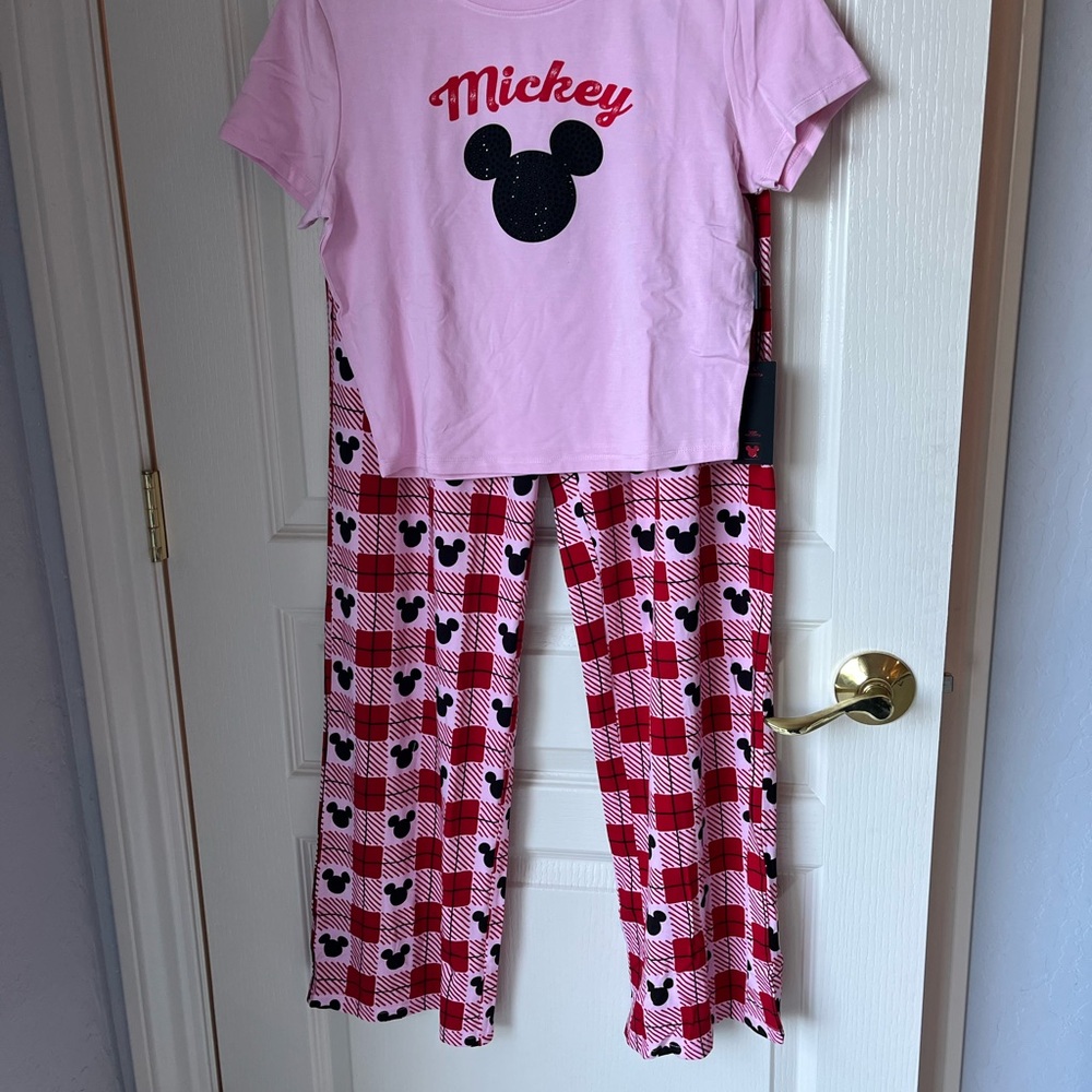 NWT Disney x Forever 21 collection Mickey Mouse pj set women’s size M